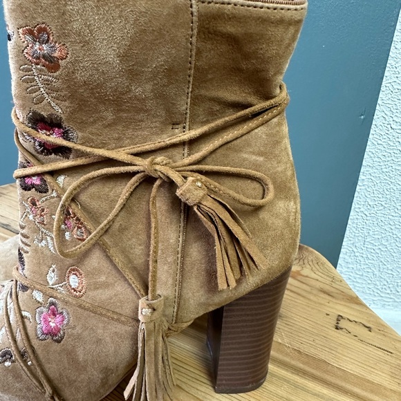 SAM EDELMAN Winnie Anthropologie Tan Suede Floral Embroidered Lace Ankle Boots 5 - Picture 5 of 8